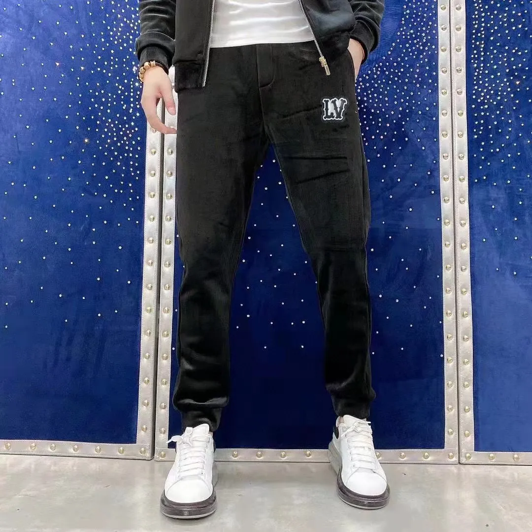🅿️460 direct batch [LV Louis Vuitton] (Good news for fat people) 2025 autumn and winter new double-sided gold velvet suit is available (thick velvet) Milan fashion designer handsome cardigan suit, sneak peek, exclusive ready sale, simple yet fashionable, simple and capable, showing elegance, luxury, fashion and supreme quality, suitable for various occasions. Equipped with customer-supplied high-end hardware with logo and engraved embroidery technology M-4XL (can wear up to 200 pounds)